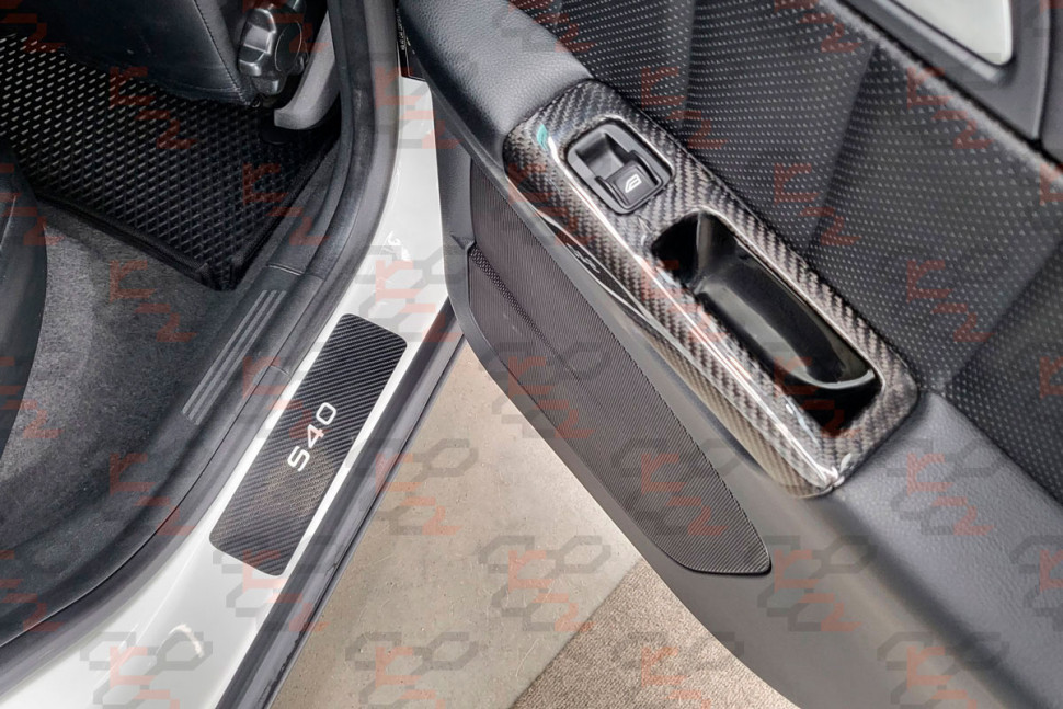KarboniZation Volvo S40 / V50 Вставки в Задние Двери (Корпус Кнопок Управления Стеклоподъёмниками) KarboniZation Volvo S40 / V50 Вставки в Задние Двери (Корпус Кнопок Управления Стеклоподъёмниками)