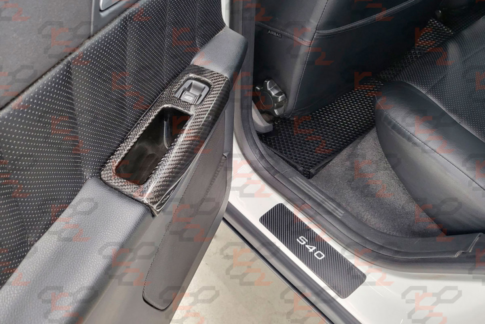KarboniZation Volvo S40 / V50 Вставки в Задние Двери (Корпус Кнопок Управления Стеклоподъёмниками) KarboniZation Volvo S40 / V50 Вставки в Задние Двери (Корпус Кнопок Управления Стеклоподъёмниками)