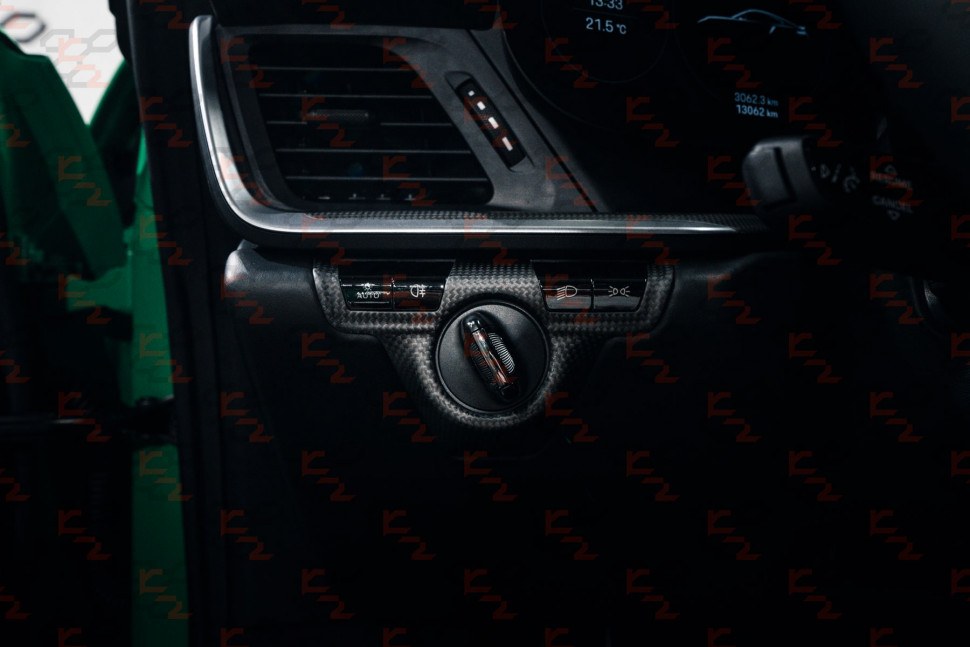 KarboniZation Porsche 911 (992) Вставка Зажигания / Световых Приборов KarboniZation Porsche 911 (992) Вставка Зажигания / Световых Приборов
