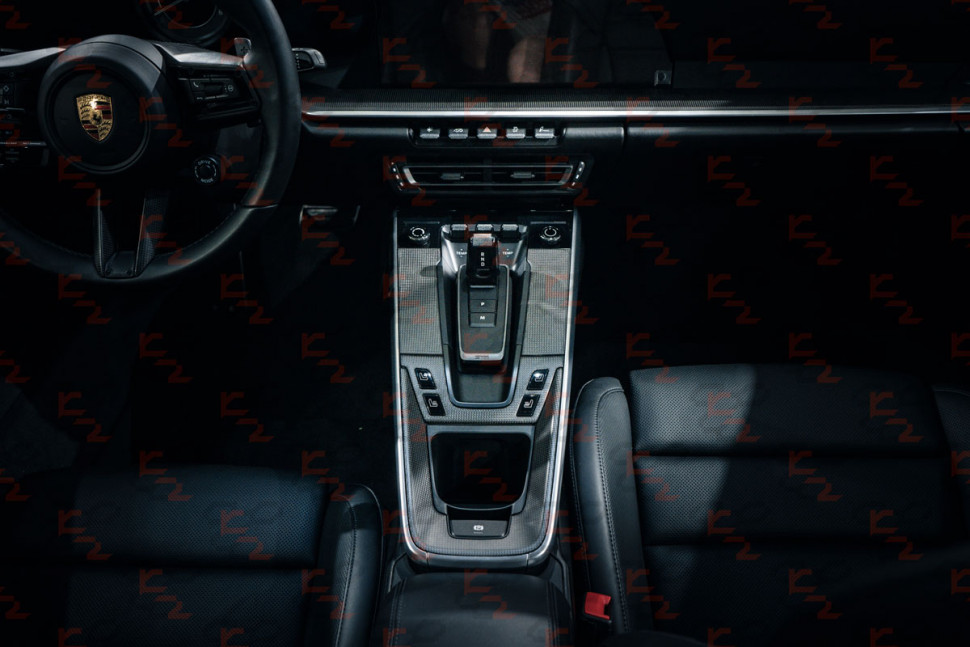KarboniZation Porsche 911 (992) Вставки Центральной Консоли PDK
